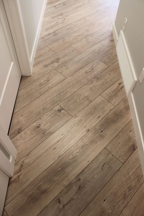 Укладка ламината, кварцвинила