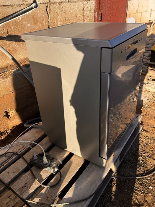 Продам посудомоечную машину