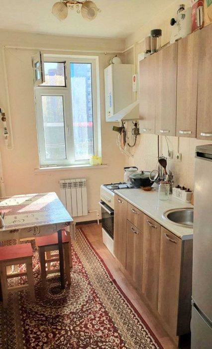 Янги хаёт метро 3 бекат ёнида 3/2/7 тезда сотилади 65000$