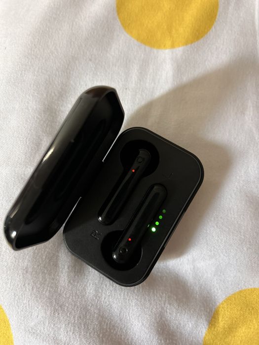 Căști noi negre funcționabile