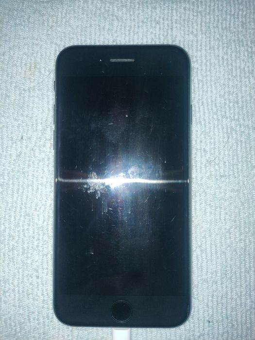 Vând Iphone se2020 ,64 gb