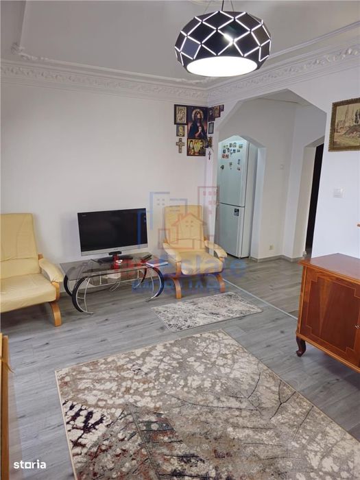 Mircea Cel Batran apartament cu 2 camere  liber