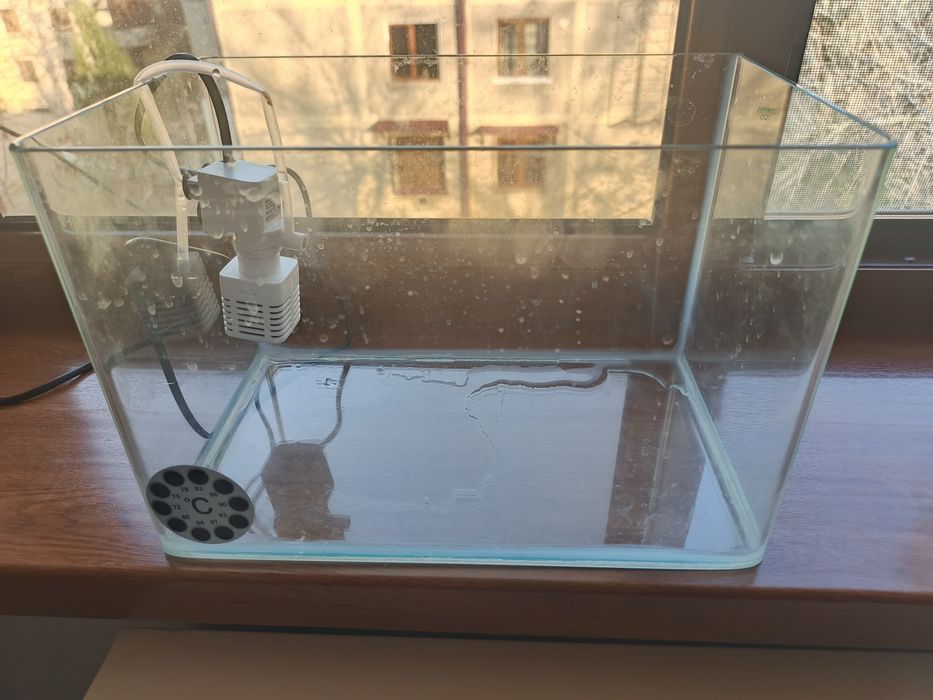 10Litrli akvarium filtri bilan sotiladi