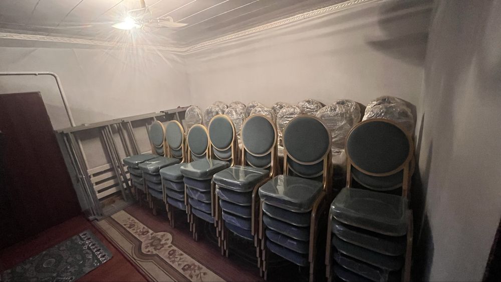 Столы и стулья продается обмен бар машинаға