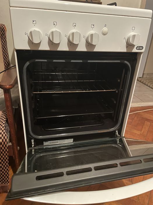 De vânzare aragaz pe gaz Zanussi