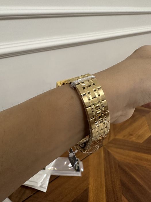 Продам часы новые