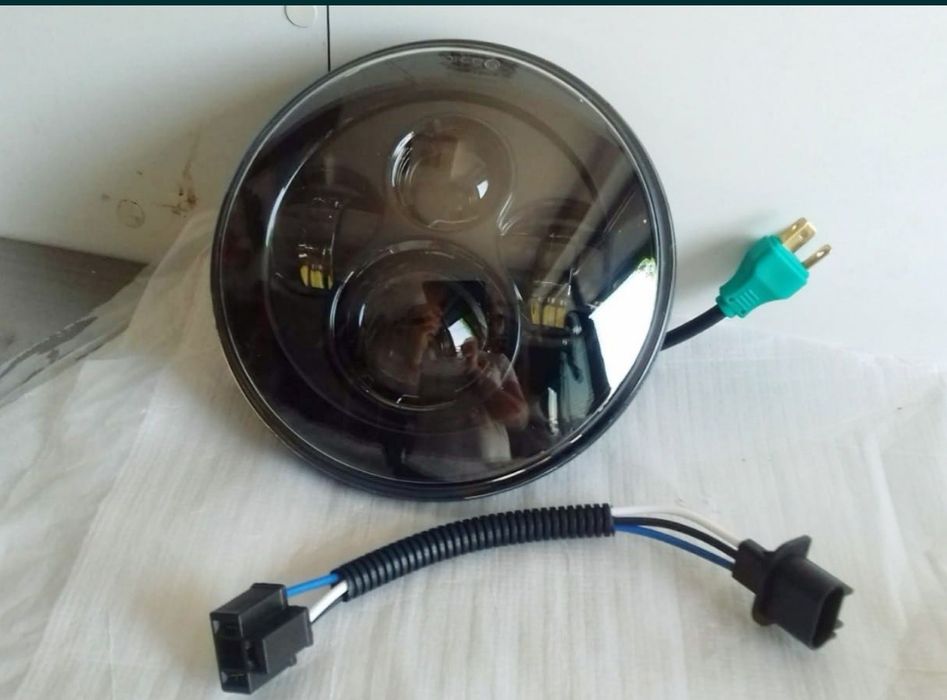 Far cu lupe cu LED
