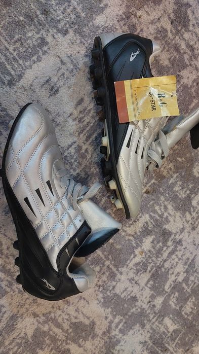 Продам бутсы футбольные