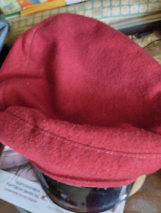 стара барета от студентска  униформа