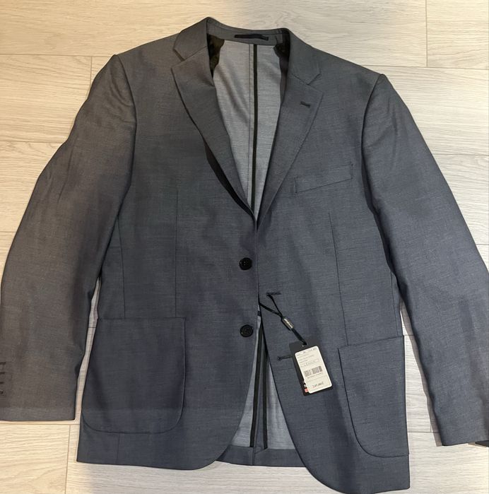 Costum barbati nou cu eticheta