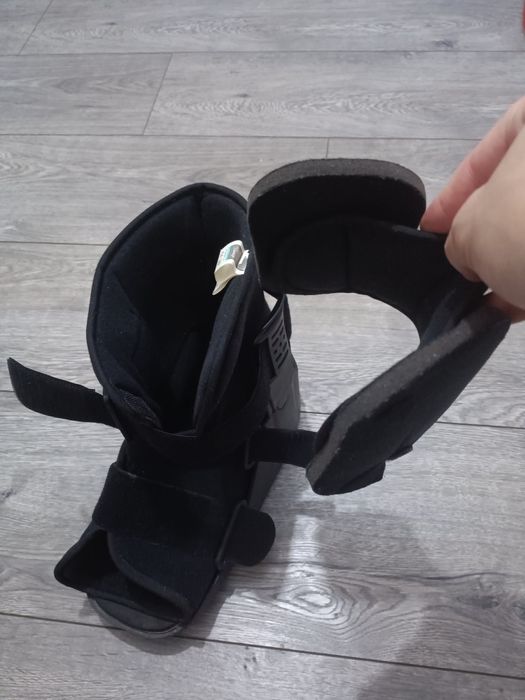 Orteză gleznă plastic, walker, model scurt, perna de aer, marime M