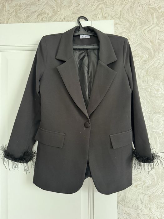 Продам платья нарядные