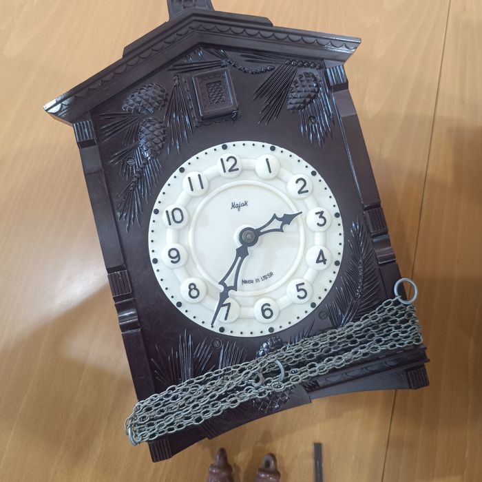 Стенен часовник МАЯК с махало и  кукувичка