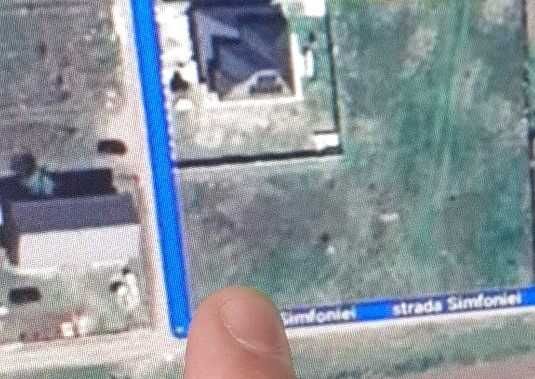 Domnesti- str. Simfoniei, intravilan - construibil,  775mp cu dubla deschidere la 2 strazi - 27x28,  gaz, curent, zona de casecase,  asfalt pana
