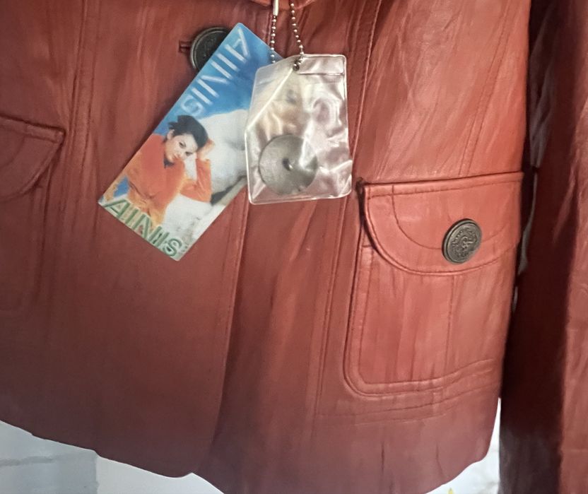 Geacă de piele. Nouă. Mărimea XL.