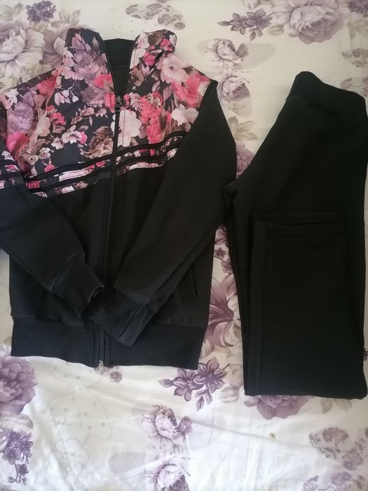 Детки екип. Българско произвотво. Носен е едни сезон и бъро ни умаля.