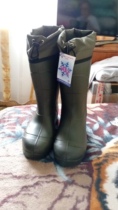 Продам зимнюю спец обувь