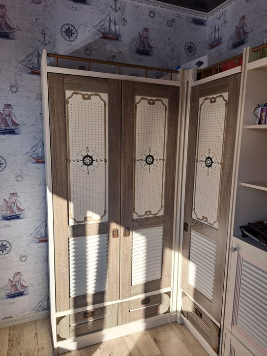 Продам  детский гарнитура.