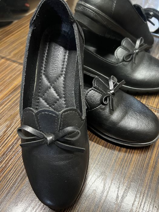 Туфли кожаные школьные 36 размер две пары