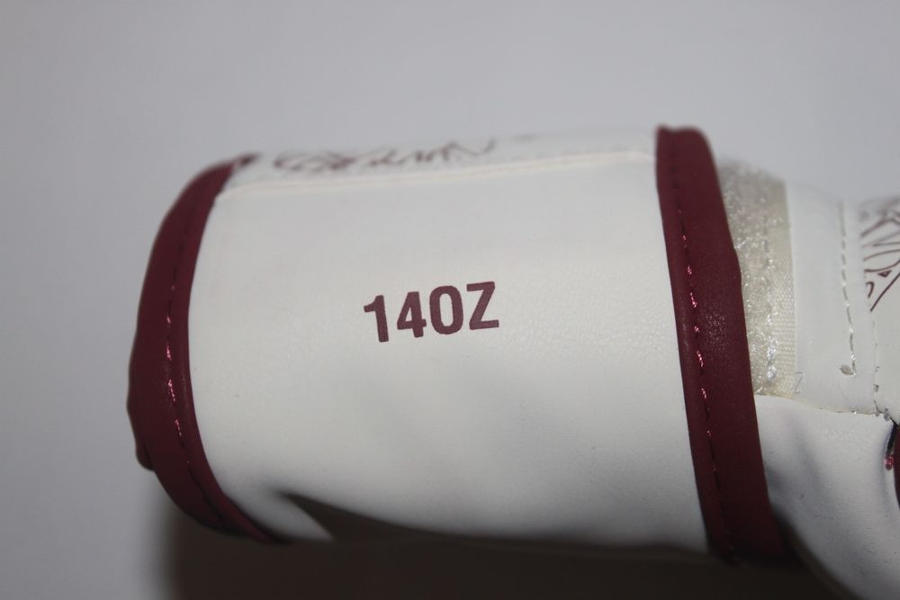 Боксерские перчатки Venum