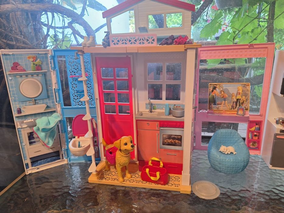 Casa lui Barbie portabilă.
