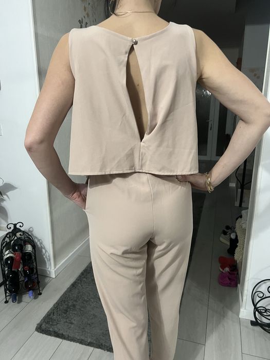 Salopeta cu pantaloni crem nude