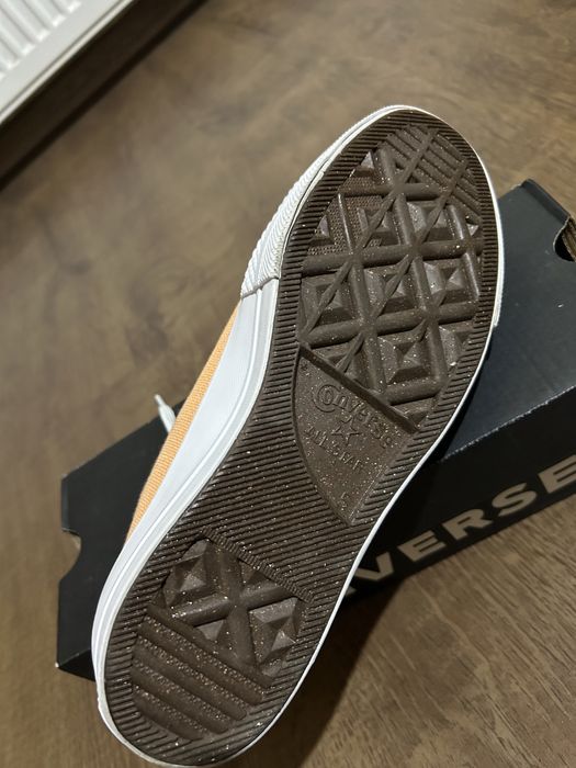 •Converse • teniși cu platforma