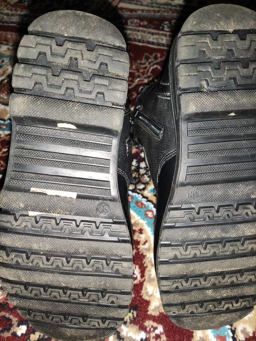 Продам детскую обувь.