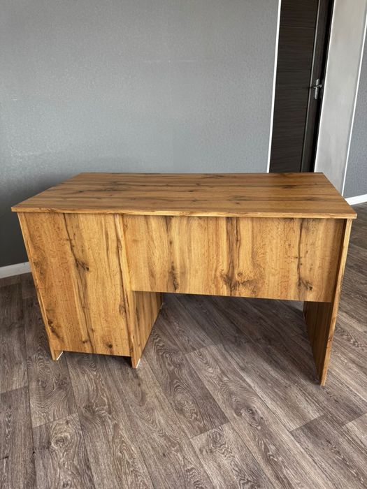 Продам офисную мебель (столы + стулья)