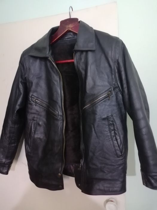 Продам кожаные куртки.