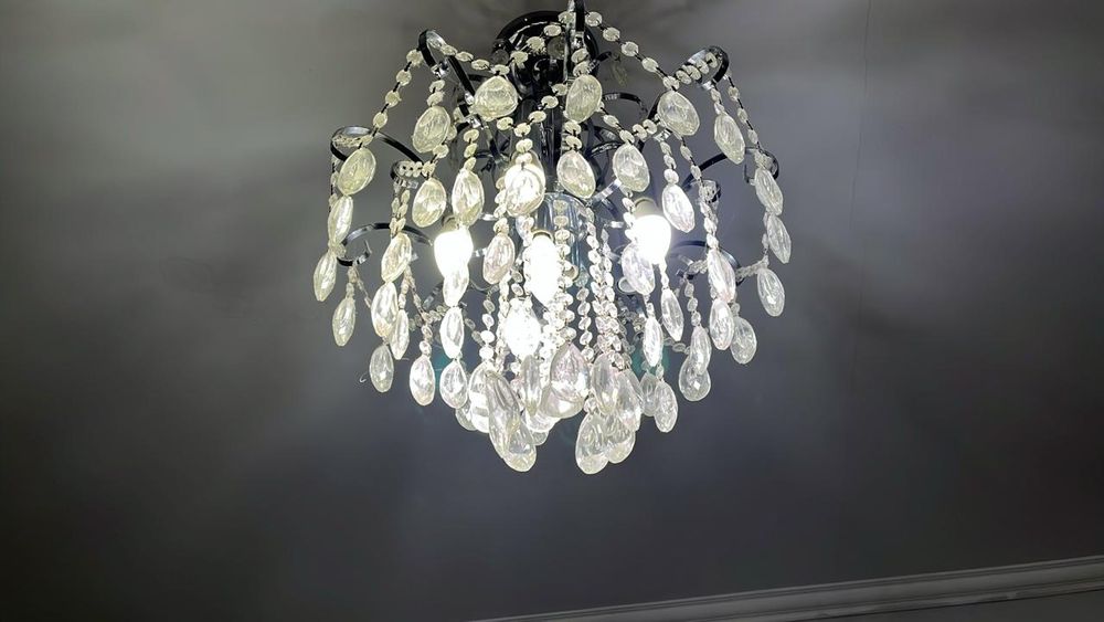 Срочно продаются люстры. 2шт