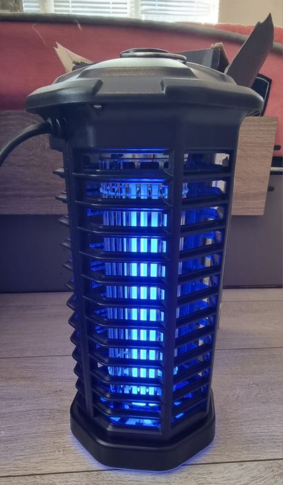 UV лампа против насекоми