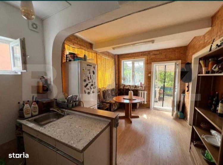 Casa individuala de inchiriat, cu 5 camere, 250 mp, zona Cetate