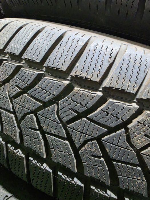 2 бр зимни 225/60/18 Dunlop дот 23г