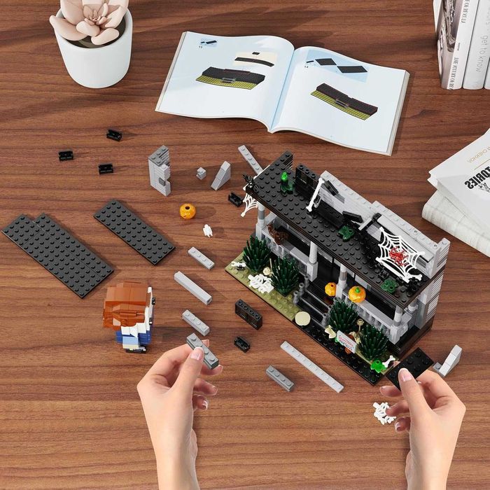 Комплект за изграждане на къща на Майкъл Маерс (586 части)