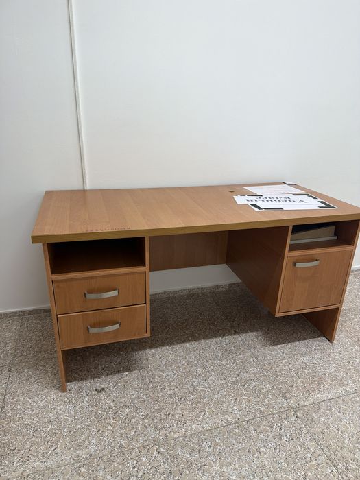 Продаем офисный стол