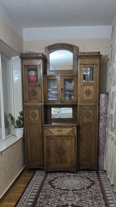 Антикварный старинный шкаф буфет мебел