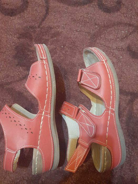 Червени сандали - без забележки!