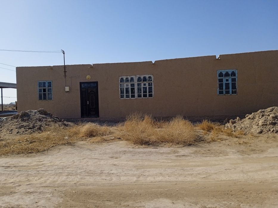 Уй сотилади . Кировда . 9 мактаб оркасинда. Зарафшон кучада