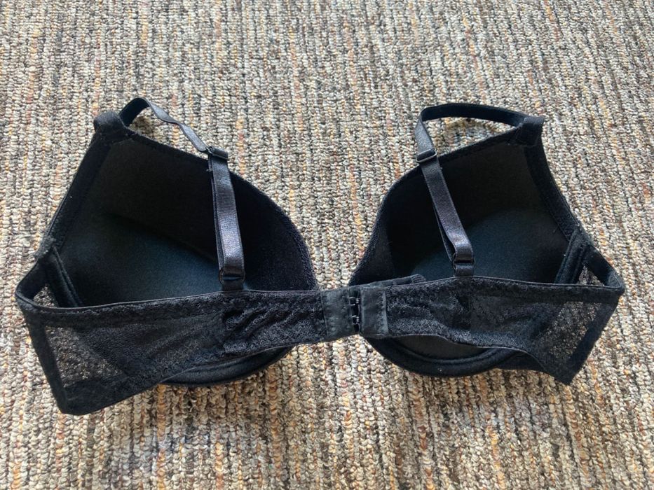 Sutien Reserved cu burete push-up și cu armătură, marimea 75B