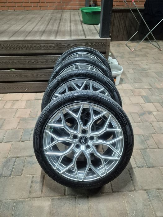 Продам комплект колёс 235 40 r18