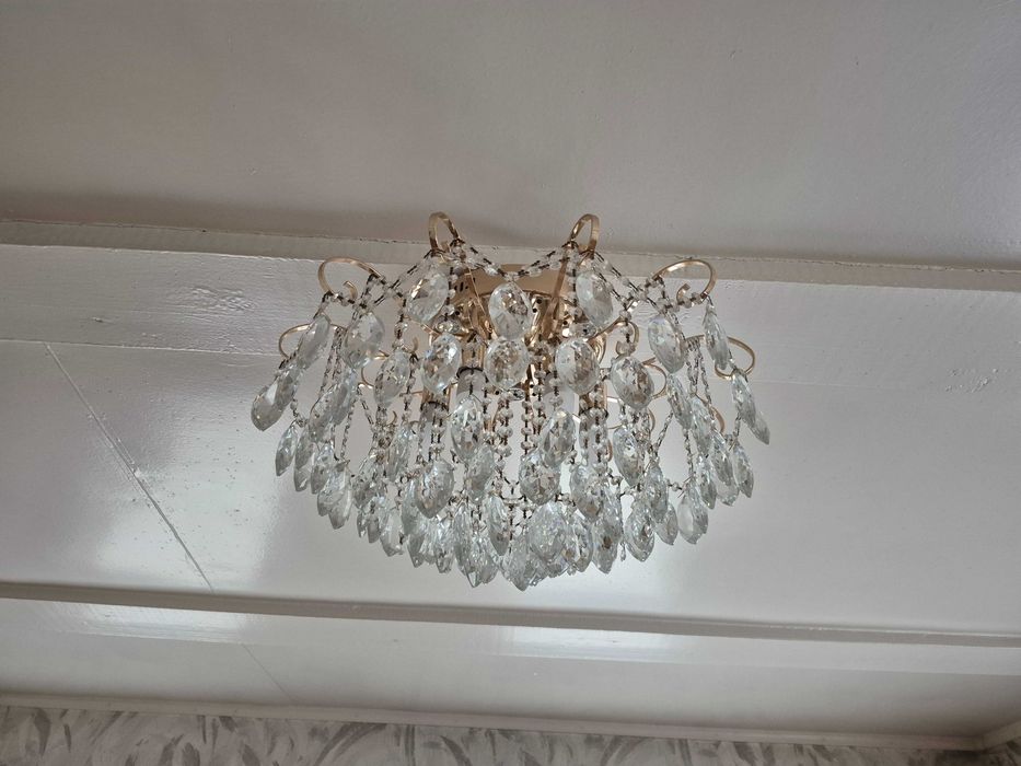 Продам люстру б/у