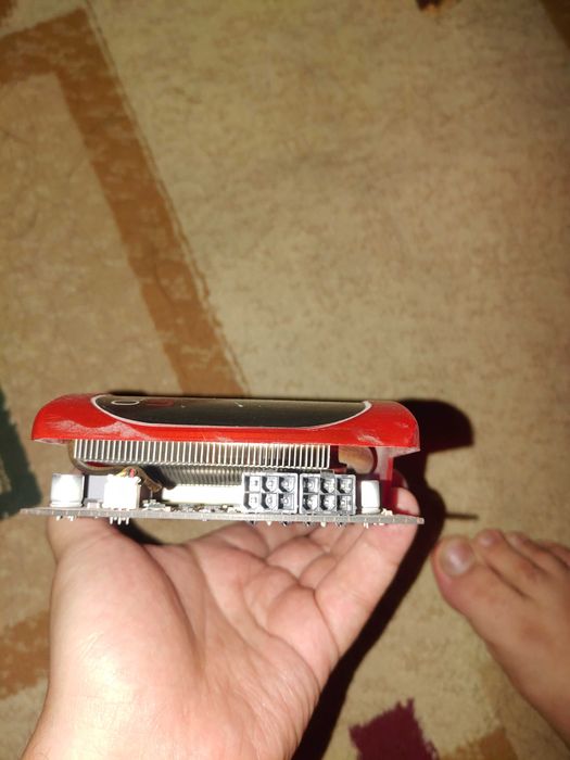 Radeon HD 6870 видеокарта