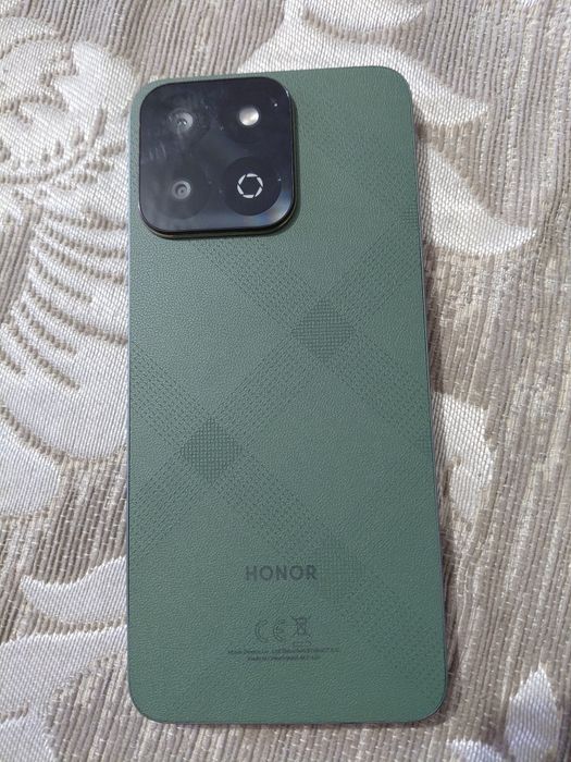 Продам смартфон HonorX7c