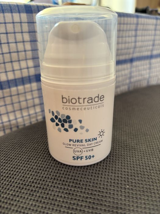 BIOTRADE PURE SKIN Озаряващ и регенериращ дневен крем против бръчки SPF 50+ 50 мл.