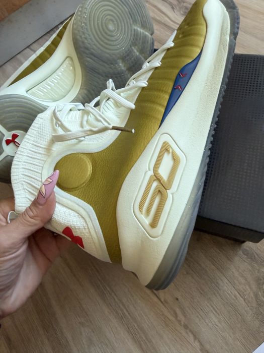 Оригинални нови маратонки Under Armour Curry 4 Retro! 44,5 н