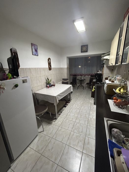 Vând apartament Bl Traian