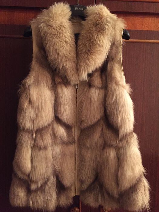 Меховая жилетка