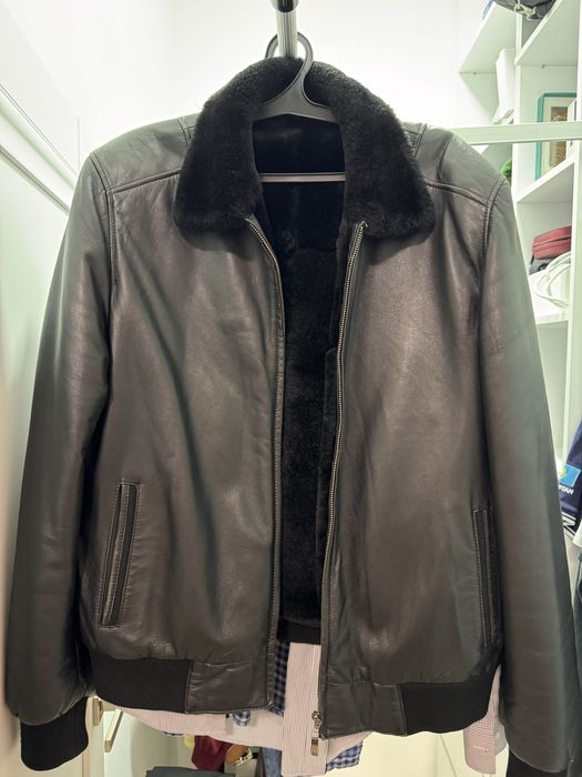 Продам зимнюю кожаную куртку бомбер
