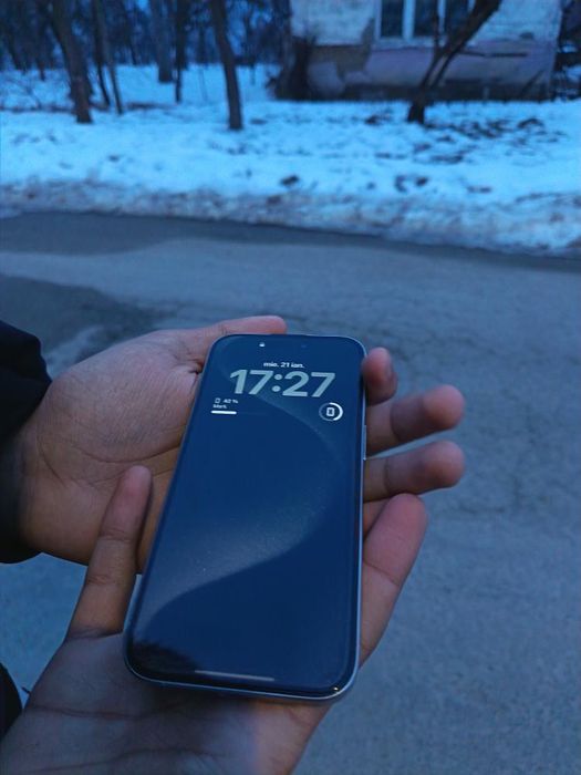 Vand iphone 15 pro negociabil